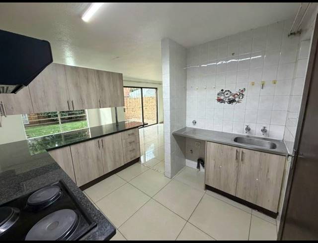 2 BEDROOM TOWNHOUSE FOR SALE IN BENONI CENTRAL